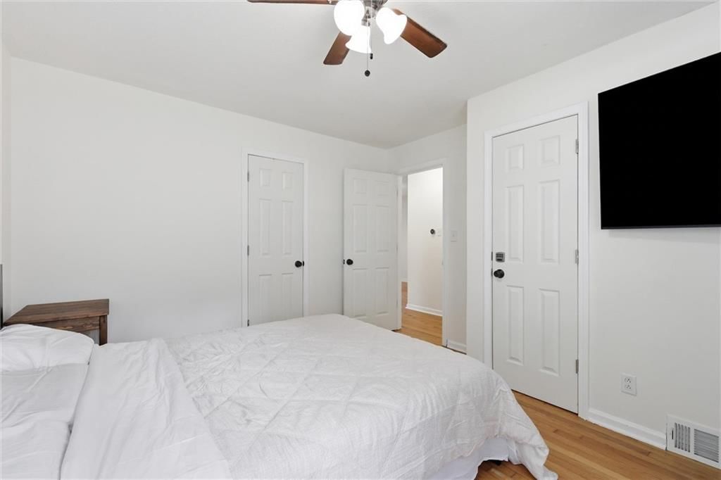 11605 Belmont Avenue — photo 21