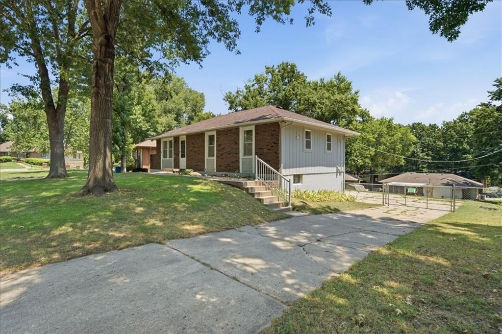2919 DOWNEY Avenue — photo 2