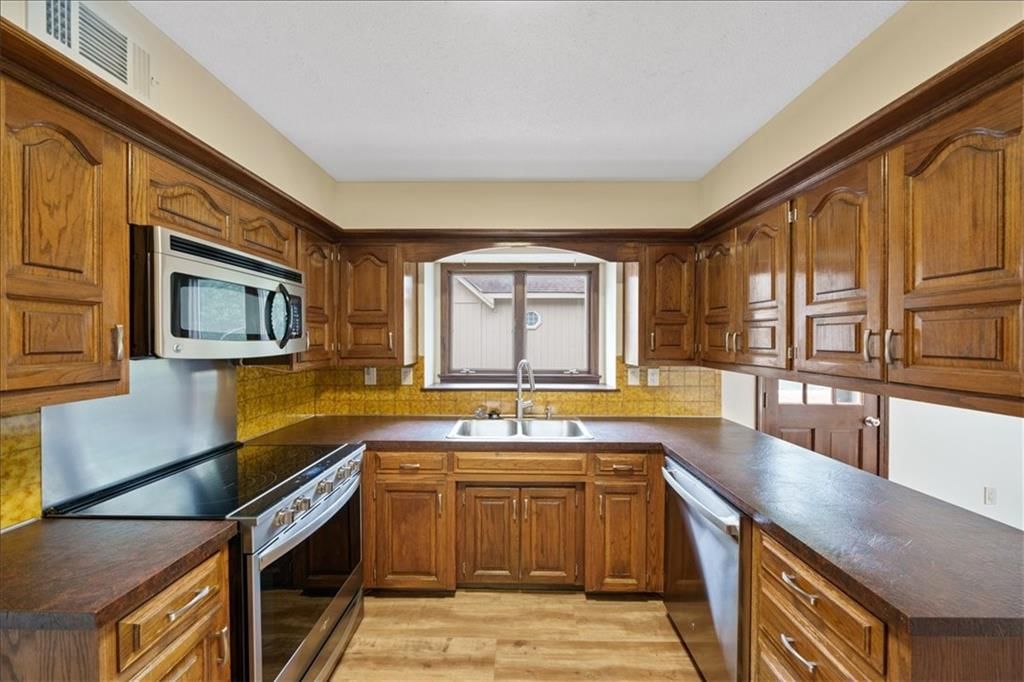 5768 Bower Street — photo 9