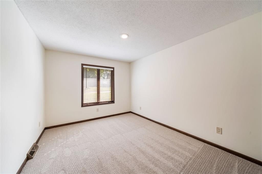 Photo 14 of 27 - 5768 Bower Street, Kansas City, MO 64133