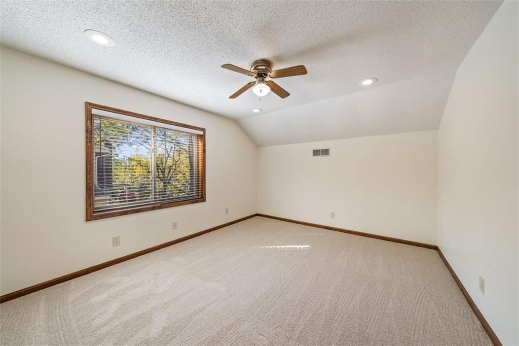 Photo 22 of 27 - 5768 Bower Street, Kansas City, MO 64133