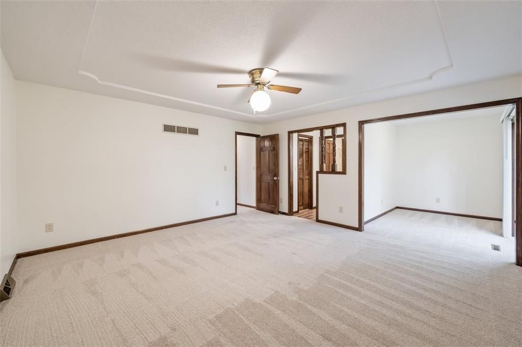 Photo 17 of 27 - 5768 Bower Street, Kansas City, MO 64133