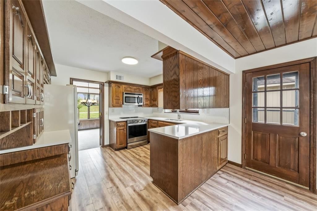 Photo 9 of 27 - 5768 Bower Street, Kansas City, MO 64133