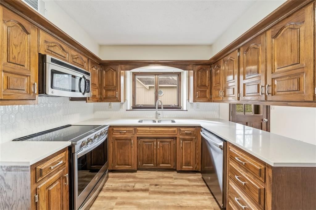 Photo 10 of 27 - 5768 Bower Street, Kansas City, MO 64133