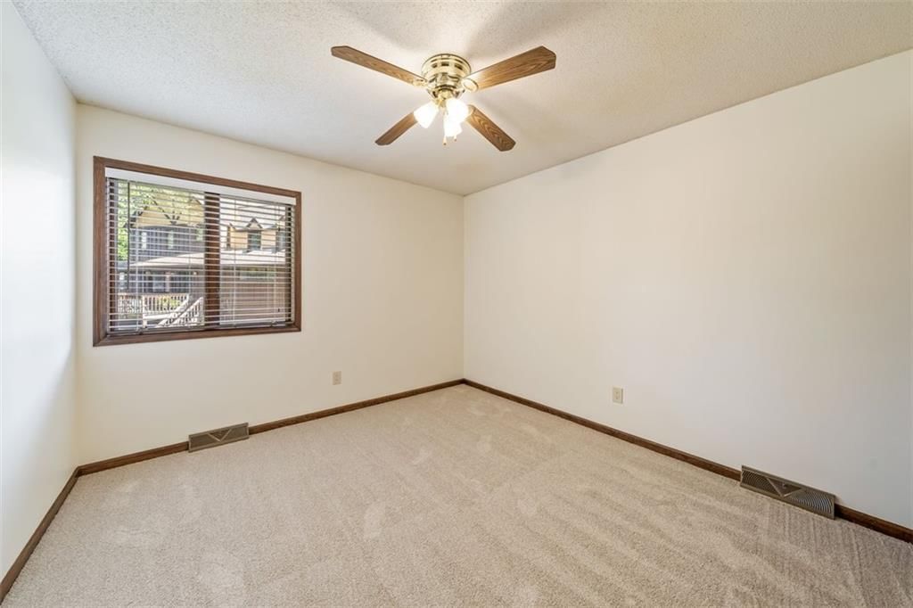 Photo 13 of 27 - 5768 Bower Street, Kansas City, MO 64133