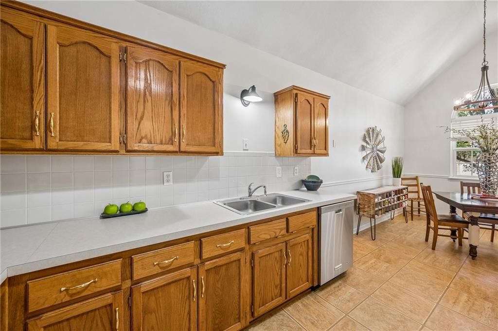 7102 N Kingston Court — photo 9