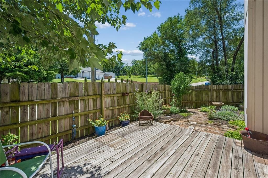 7102 N Kingston Court — photo 26