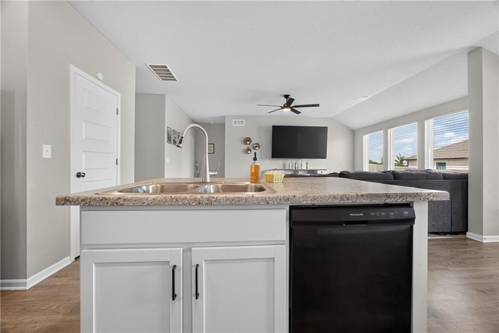 19341 Belford Street — photo 11