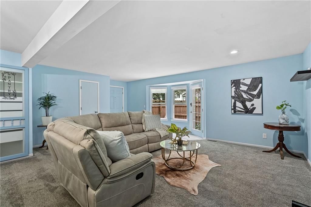 8337 Lowell Avenue, Overland Park, KS: listing photo 3
