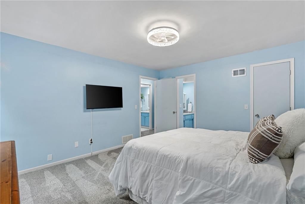 Photo 10 of 25 - 8337 Lowell Avenue #1, Overland Park, KS 66212
