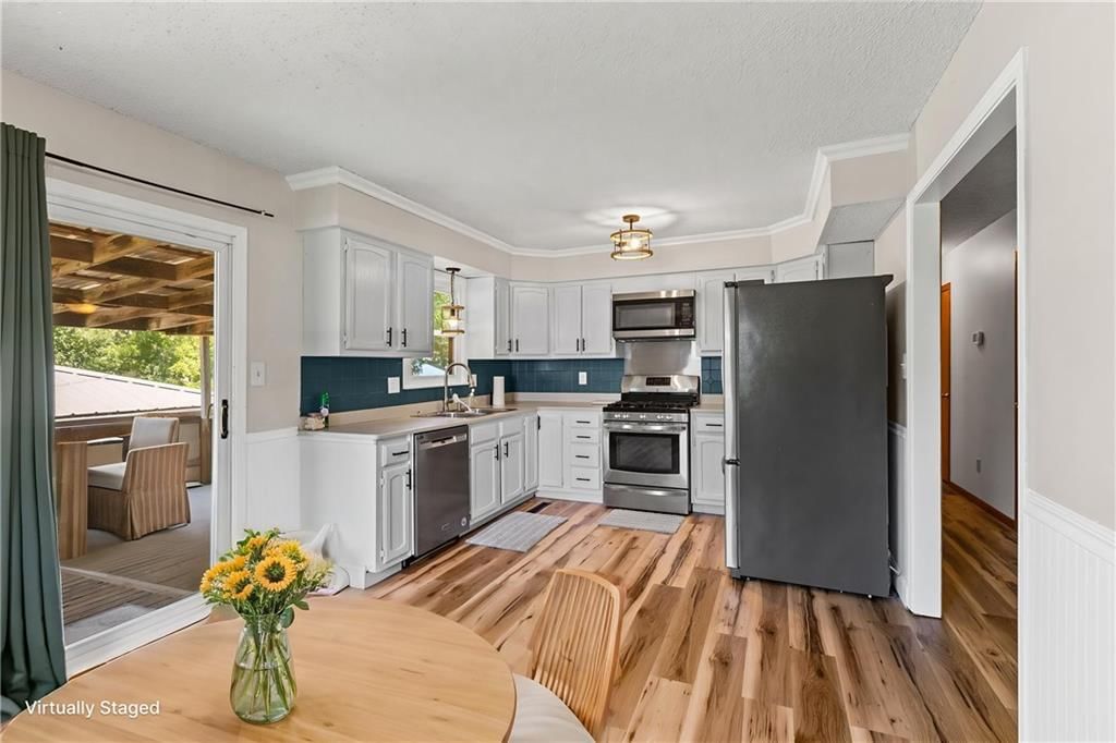 716 Shea Street — photo 8