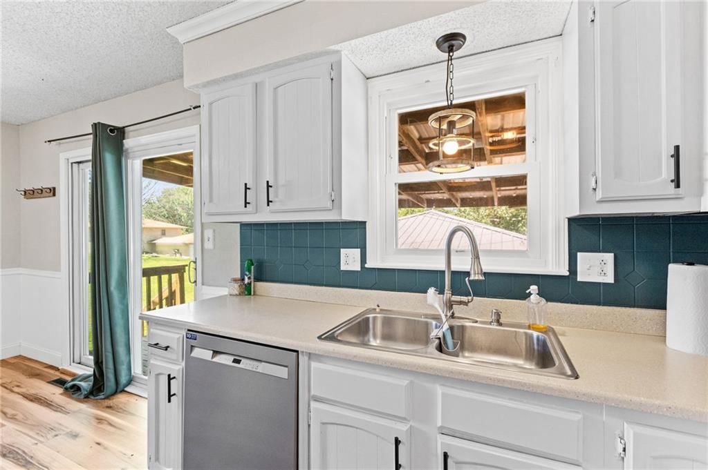 716 Shea Street — photo 11