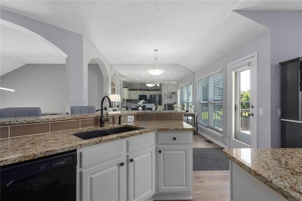 2137 SE 7th Street — photo 8