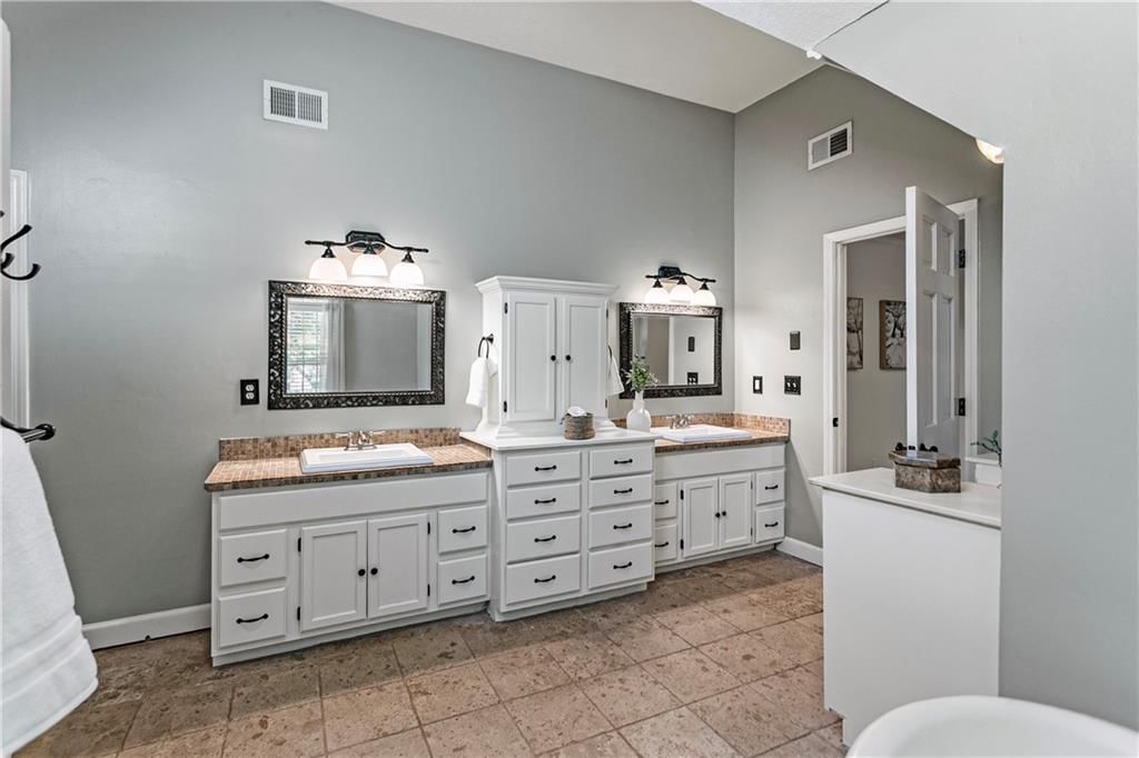 5255 W 129TH Terrace — photo 34