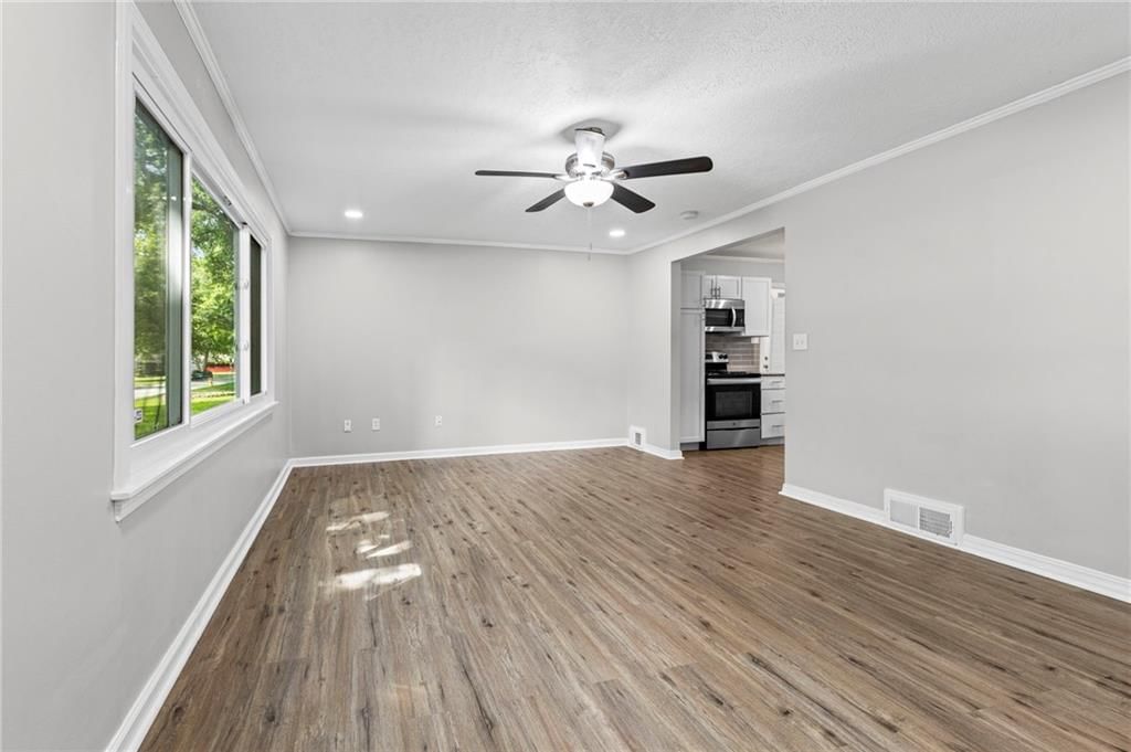 2320 W 76th Street — photo 4