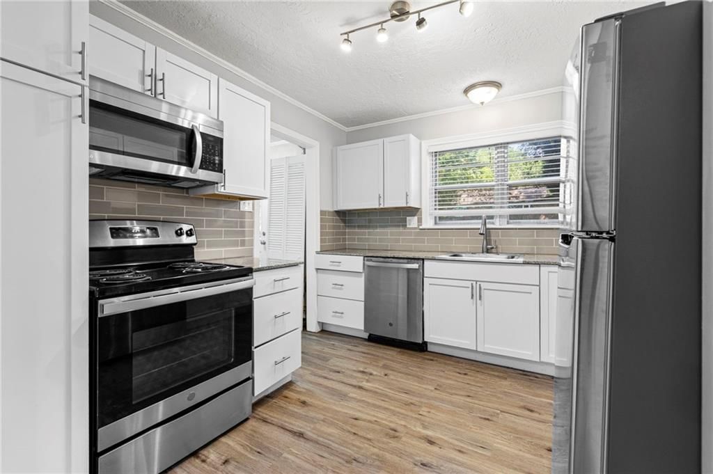 2320 W 76th Street — photo 7