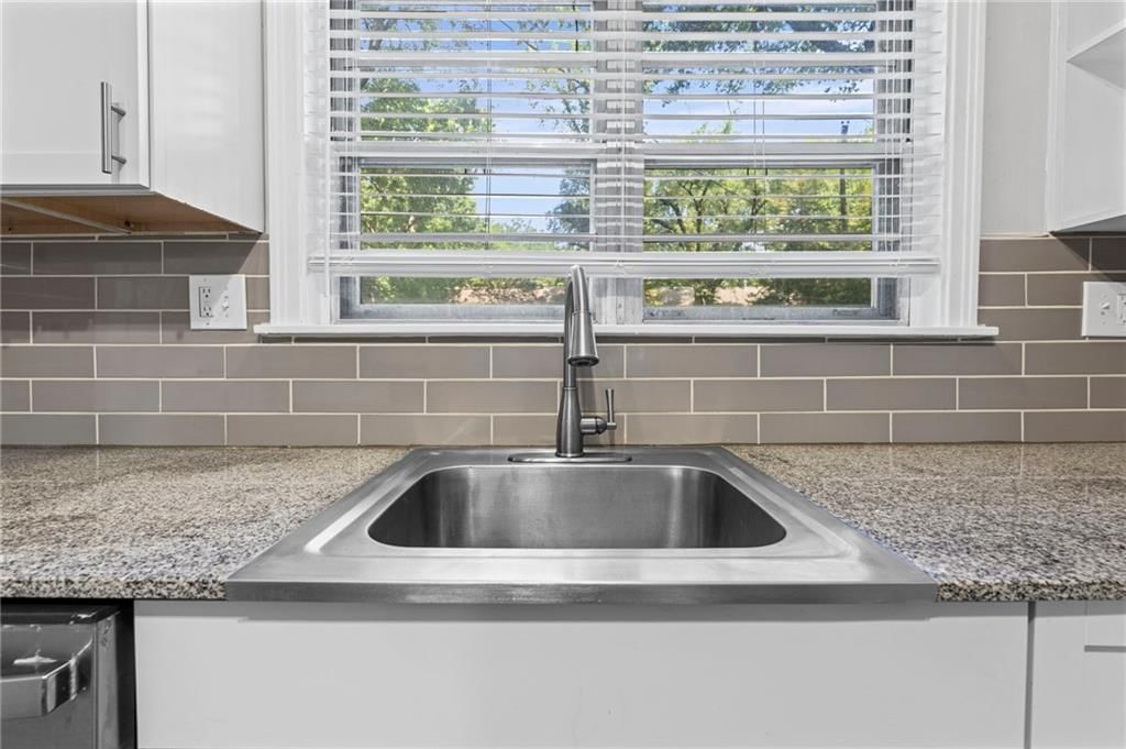 2320 W 76th Street — photo 9