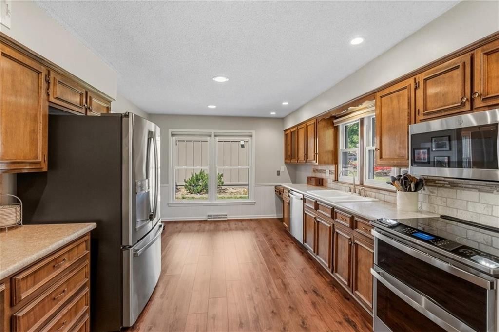 10819 W 102nd Street — photo 6