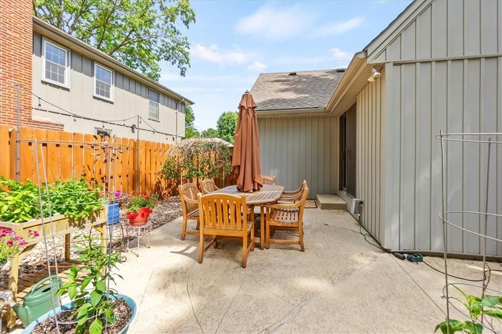 10819 W 102nd Street — photo 24