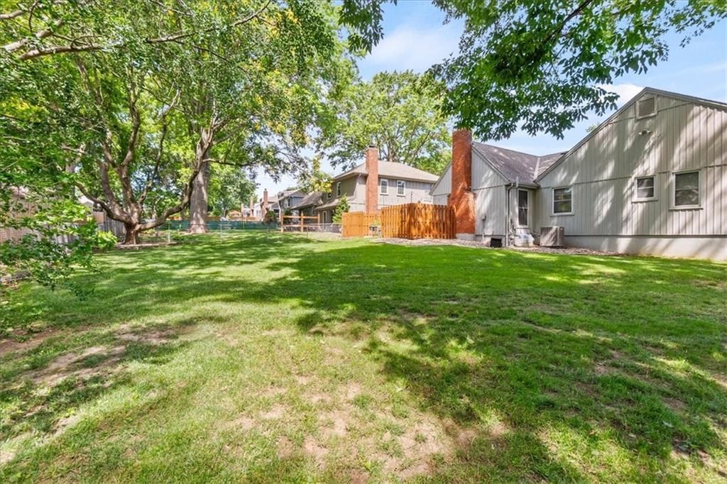 10819 W 102nd Street — photo 27