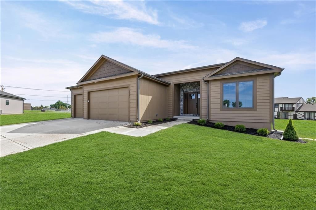 1201 Cottonwood Court — photo 3