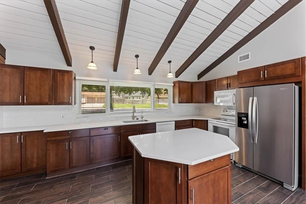 7637 Colonial Drive — photo 4