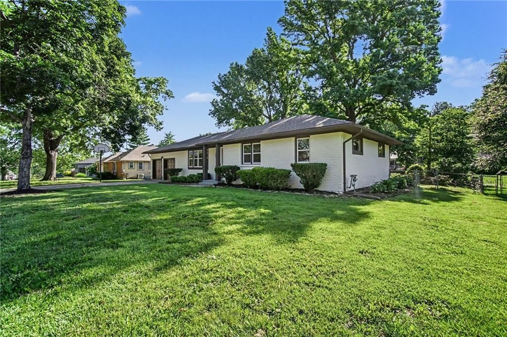 11123 Grand Avenue — photo 4