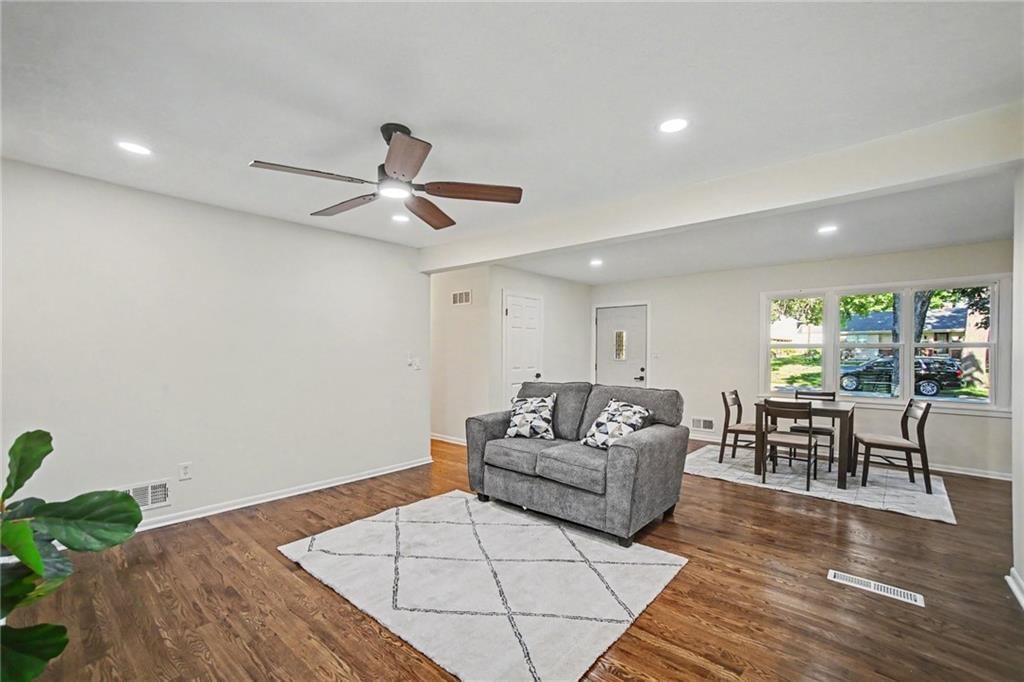 11123 Grand Avenue — photo 7