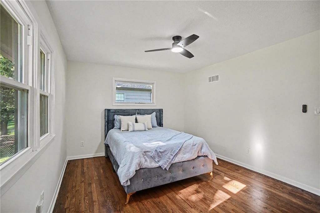 11123 Grand Avenue — photo 13