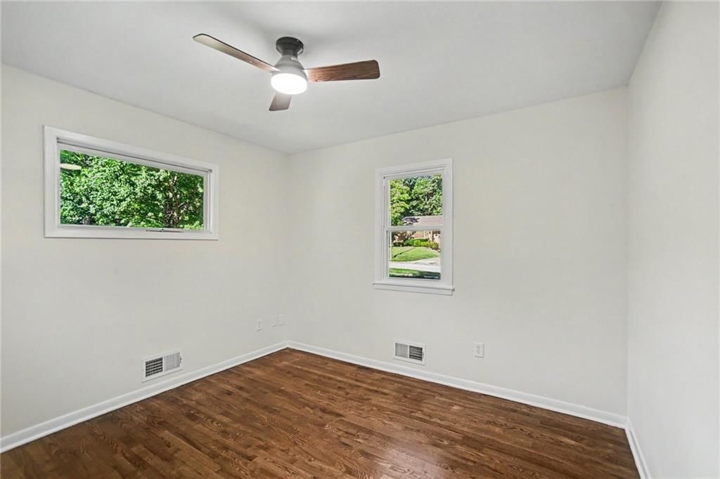 11123 Grand Avenue — photo 17