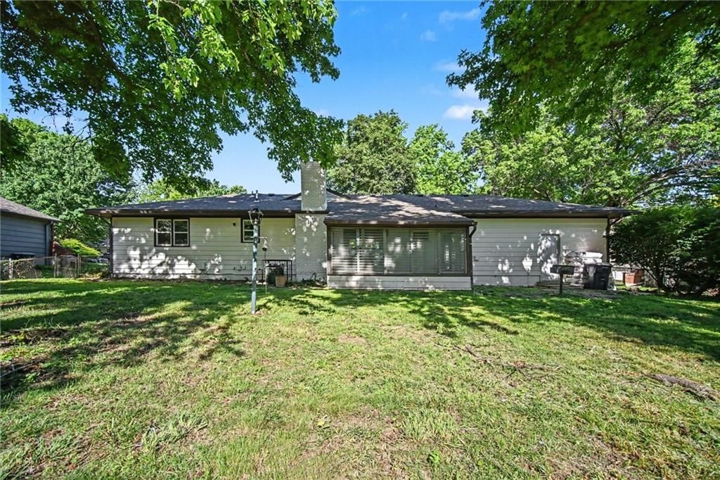 11123 Grand Avenue — photo 26