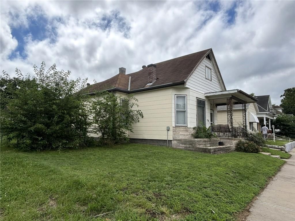 2121 S 10th Street — photo 2