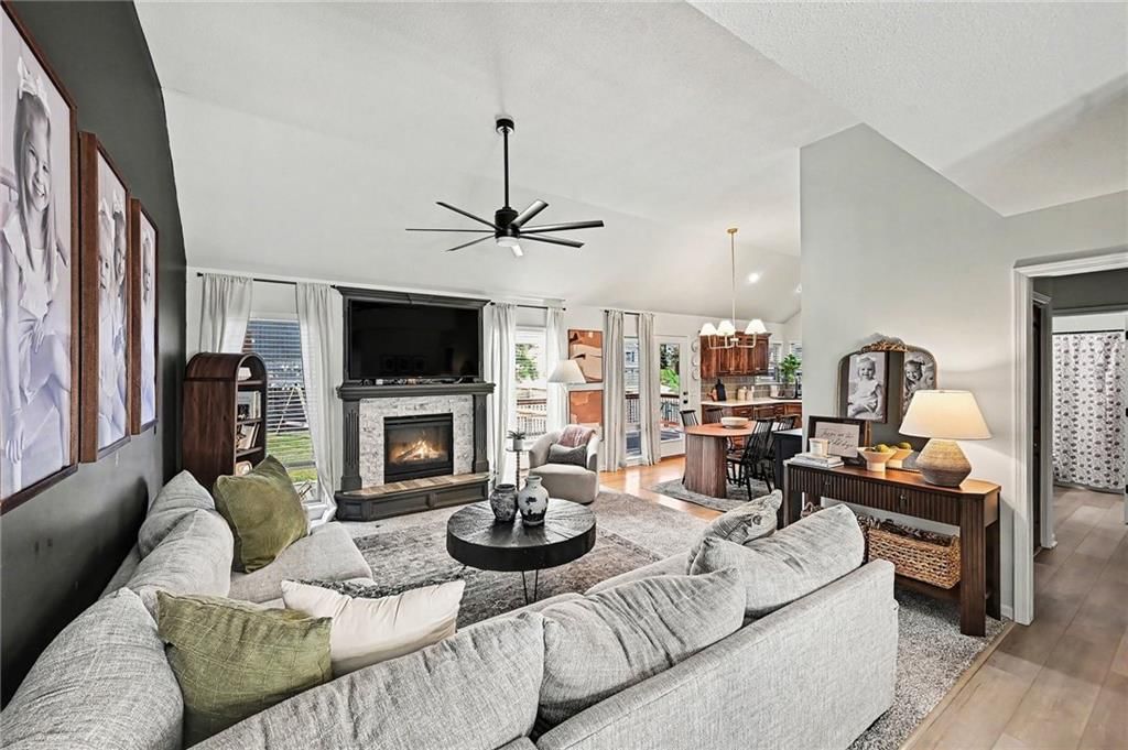 1857 Shannon Drive — photo 3