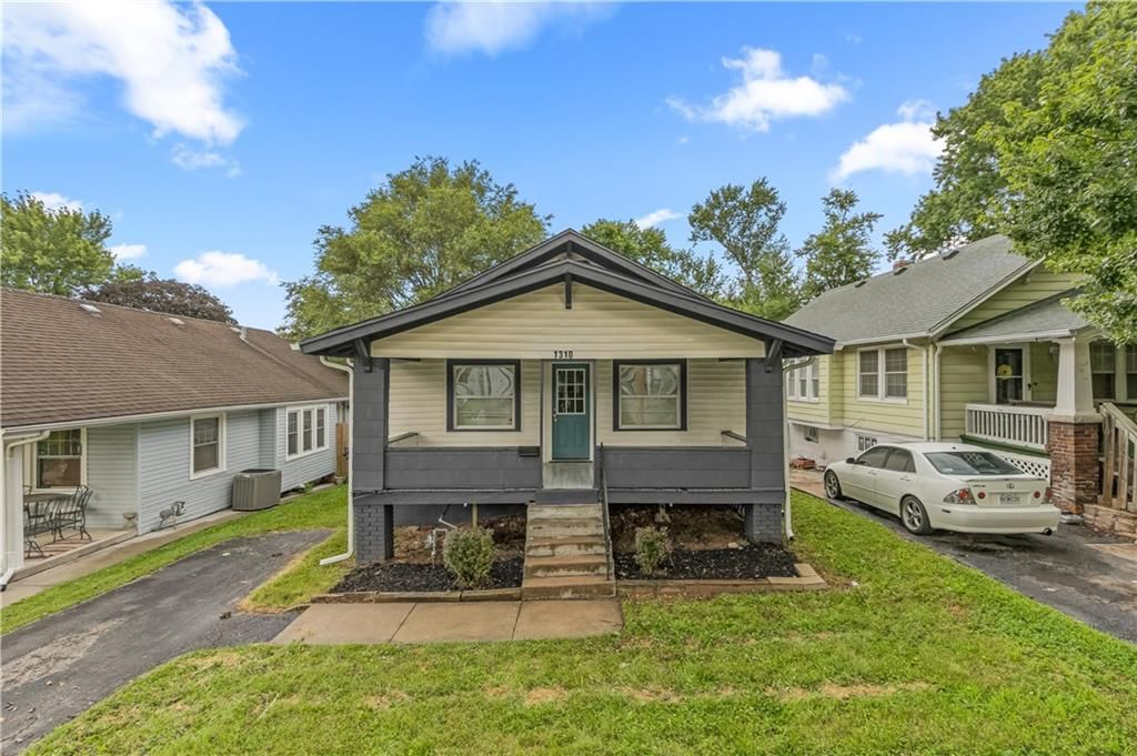 1310 S Maywood Avenue — photo 1