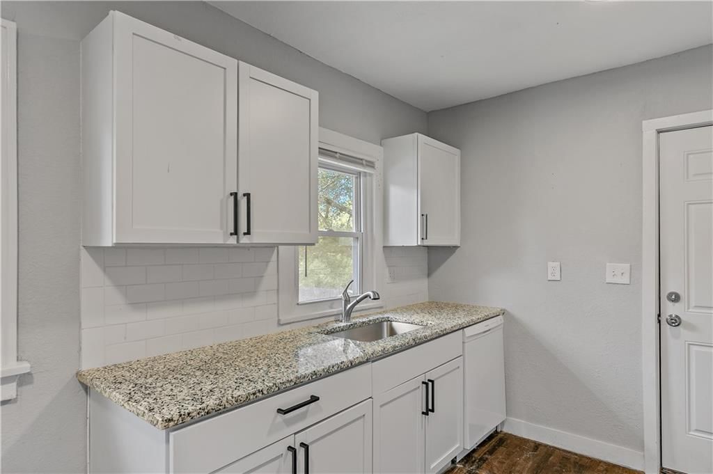 1310 S Maywood Avenue — photo 13