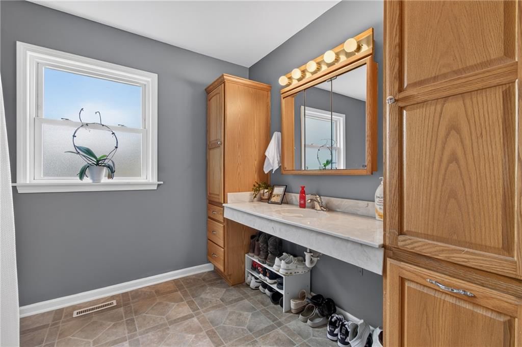 4006 S Lynn Street — photo 20