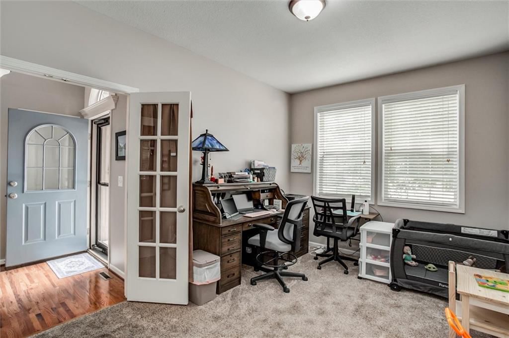 406 BRIAR Lane — photo 3