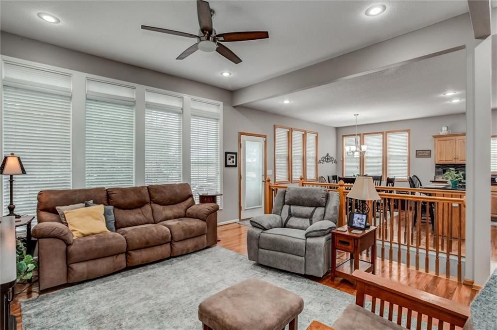 406 BRIAR Lane — photo 5