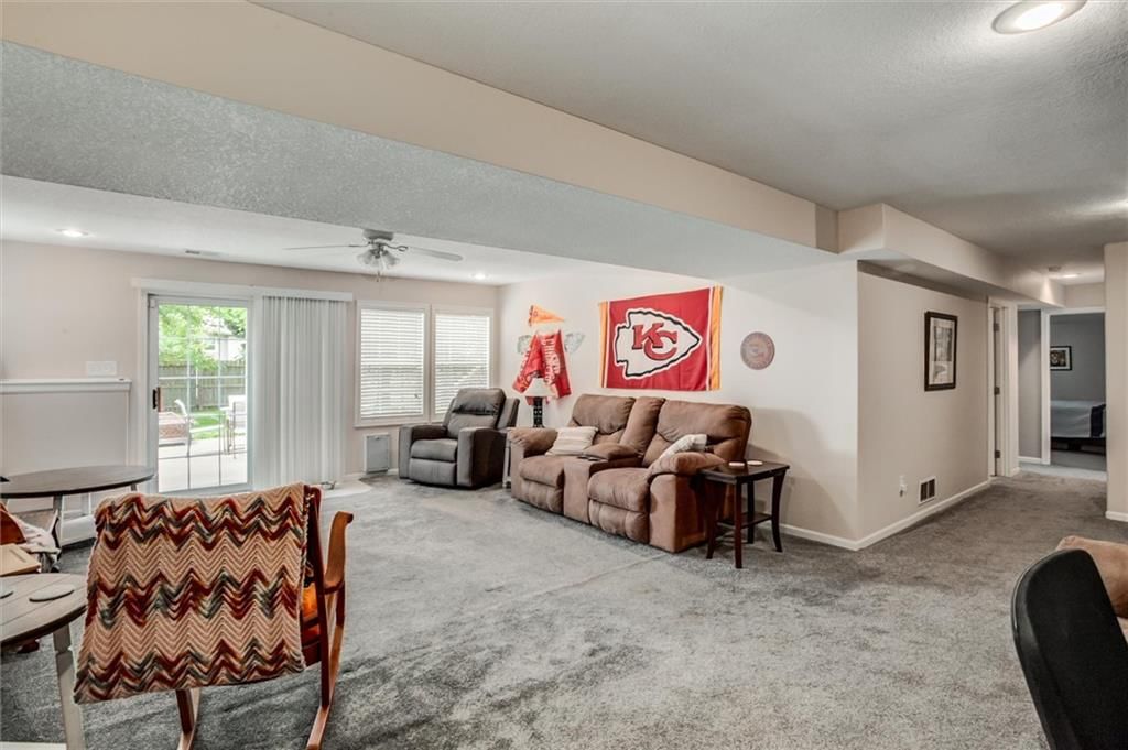 406 BRIAR Lane — photo 17