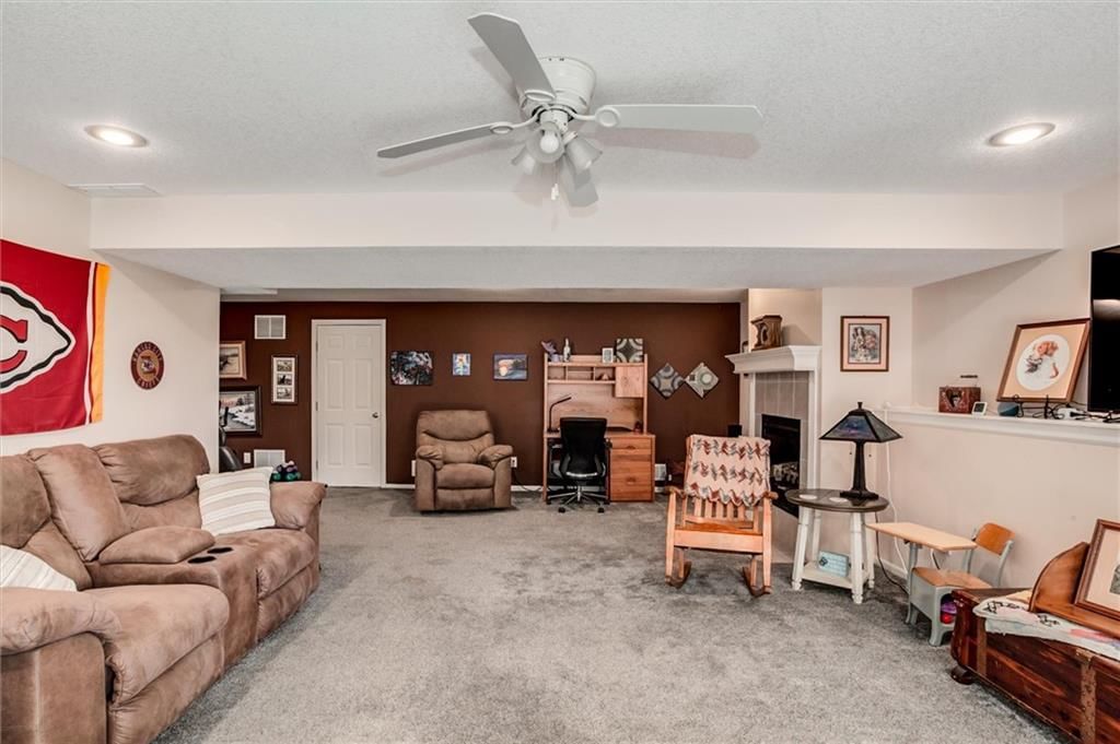 406 BRIAR Lane — photo 18