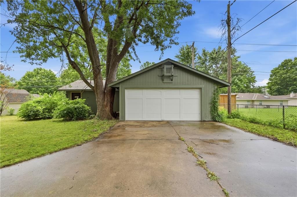 2526 Queen Ridge Drive — photo 2