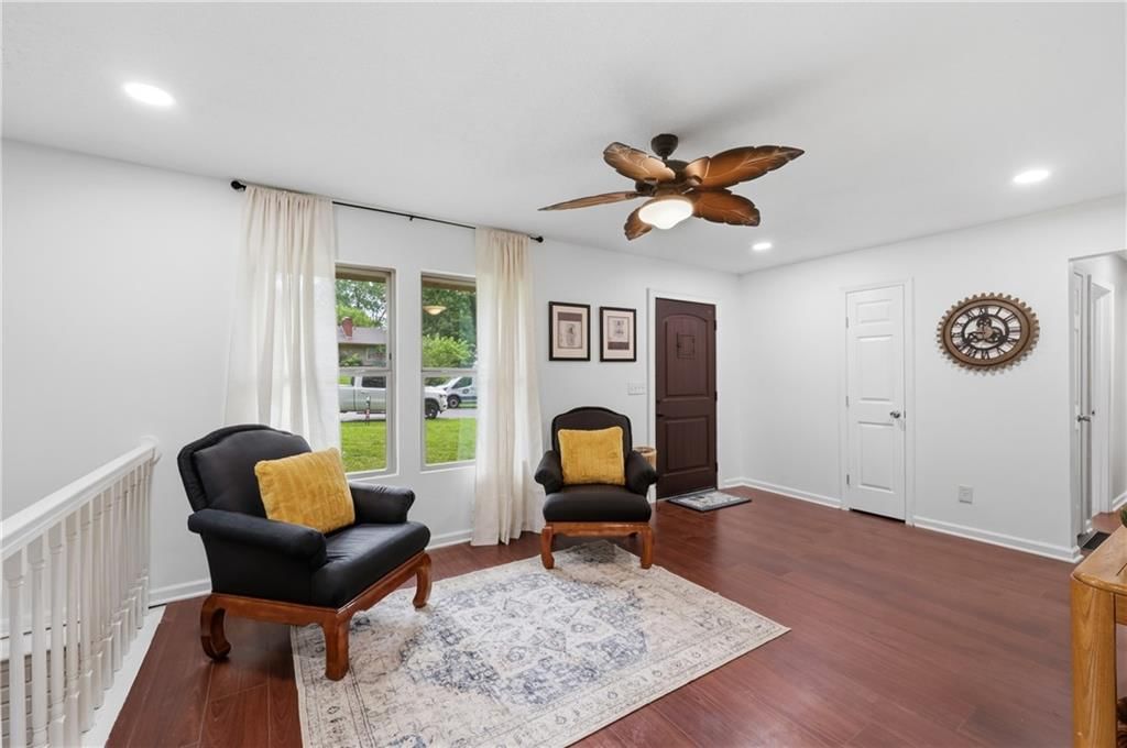 2526 Queen Ridge Drive — photo 3