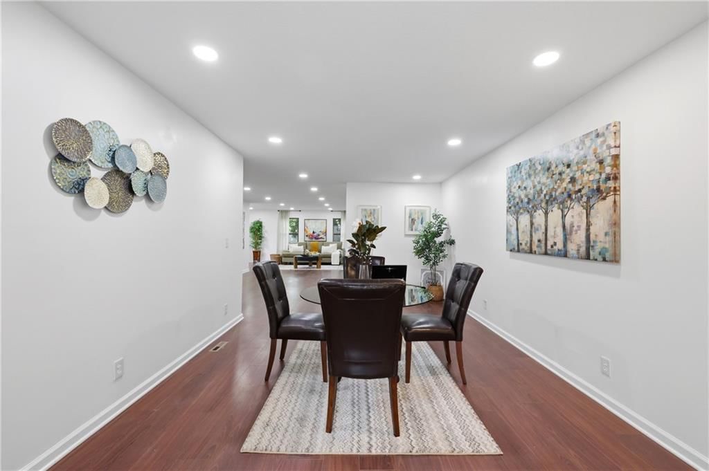 2526 Queen Ridge Drive — photo 8