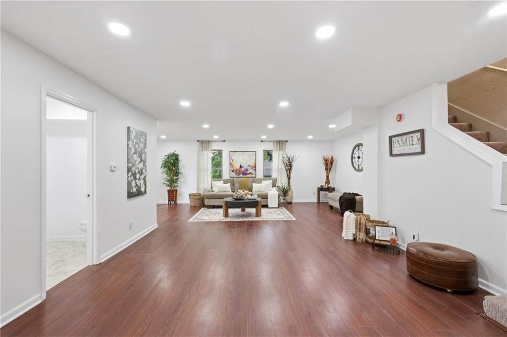 2526 Queen Ridge Drive — photo 9