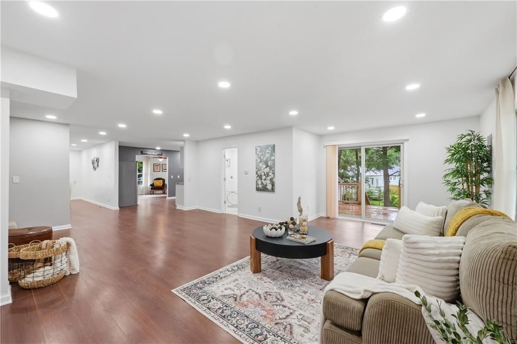 2526 Queen Ridge Drive — photo 10