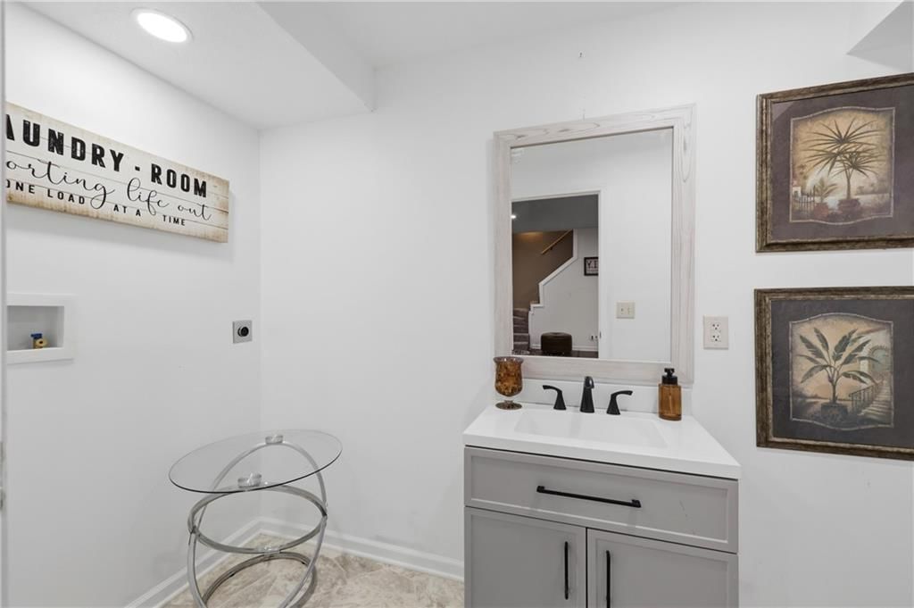 2526 Queen Ridge Drive — photo 13