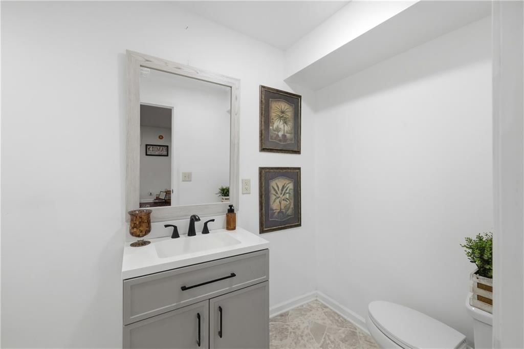 2526 Queen Ridge Drive — photo 14