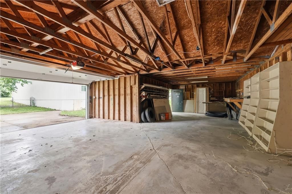 2526 Queen Ridge Drive — photo 30