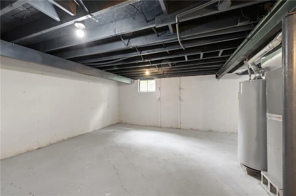 2526 Queen Ridge Drive — photo 32