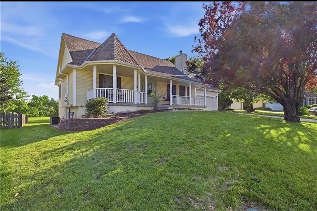 Photo 1 of 45 - 509 NE Olympic Court, Lee's Summit, MO 64064